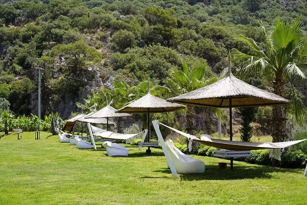 گاردن هتل ماناس پارک دلوکس